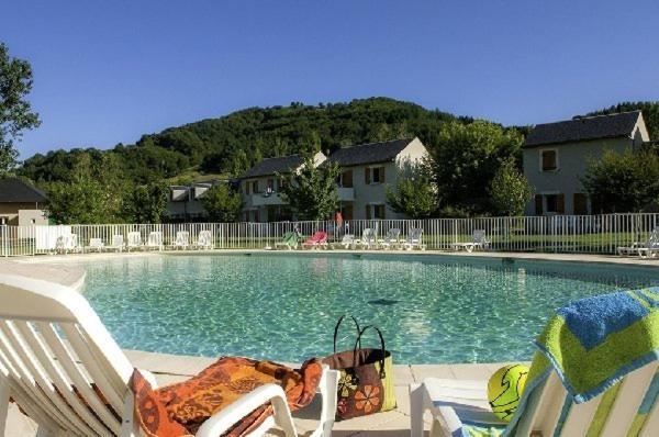 Saint Geniez D'Olt Jolie T2 Amenagee Et Equipee Village Goelia 2 Piscines Chauffees מראה חיצוני תמונה
